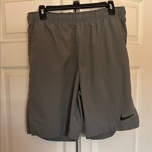 Men’s Nike DRI-FIT Woven Athletic Shorts - Gray - 9” Inseam - Size L